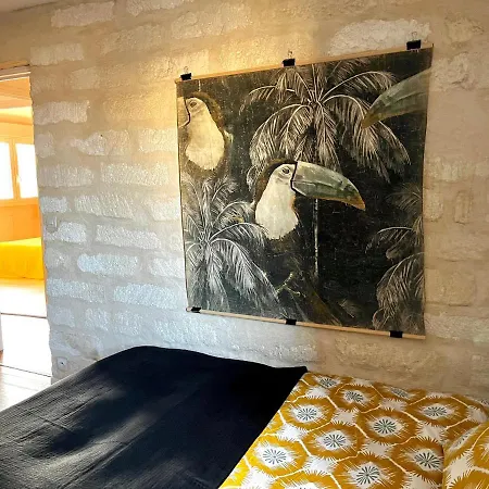 Charme De L'ancien Avec Terrasse Appartement *